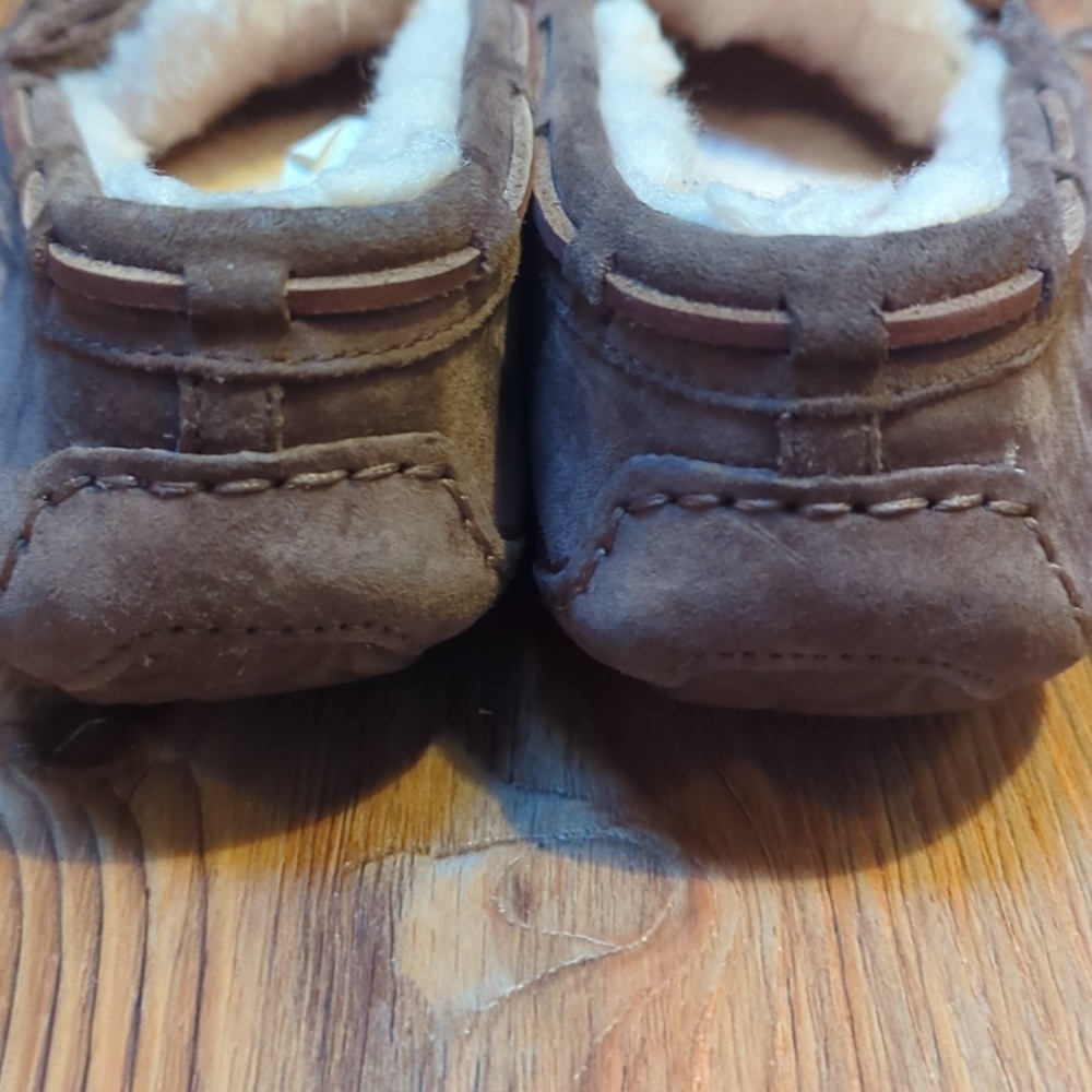 UGG Women's Slippers 8 - Picture 3 of 7